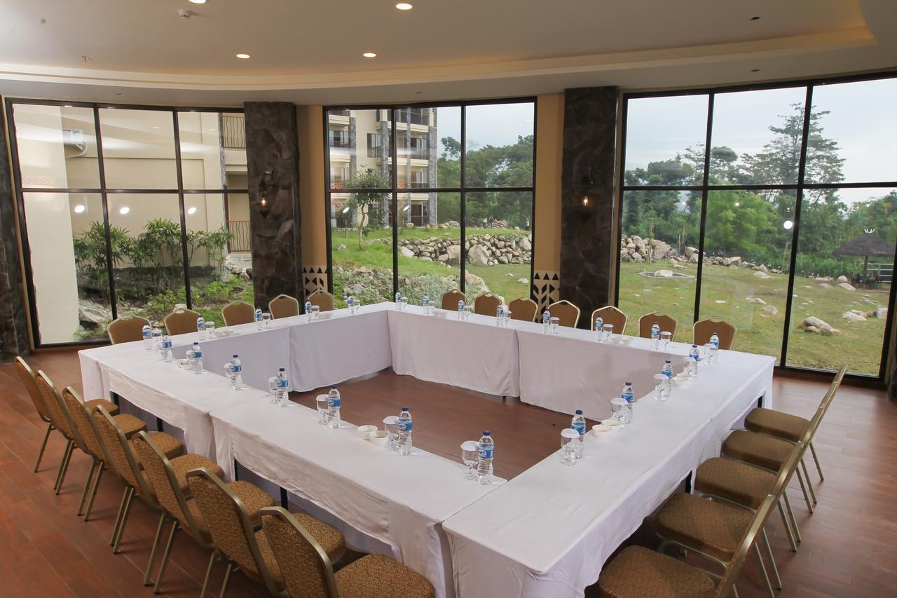 Baobab Safari Resort Prigen Экстерьер фото